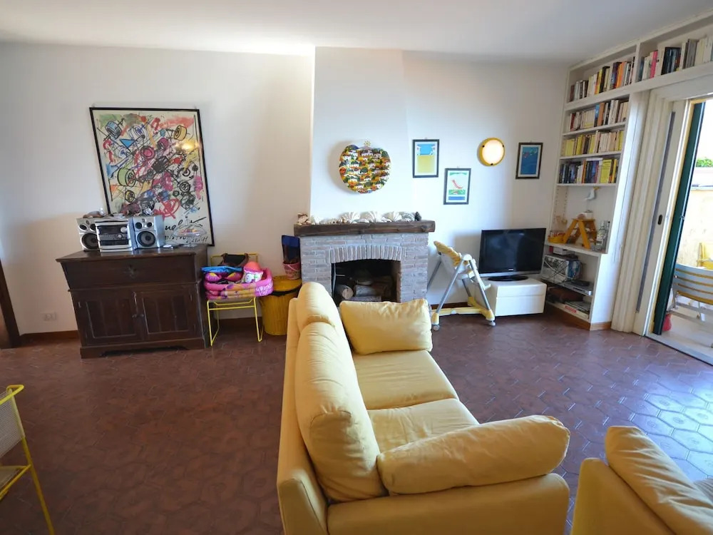 Large Apartment With sea Views in a Spacious Garden With a Shared Pool