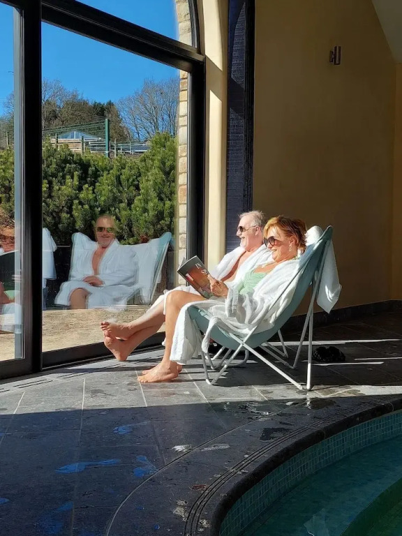 Cha Cha de Loup-B&B-Vakantiewoning met verwarmd binnenzwembad en groot zonneterras in de Ardennen