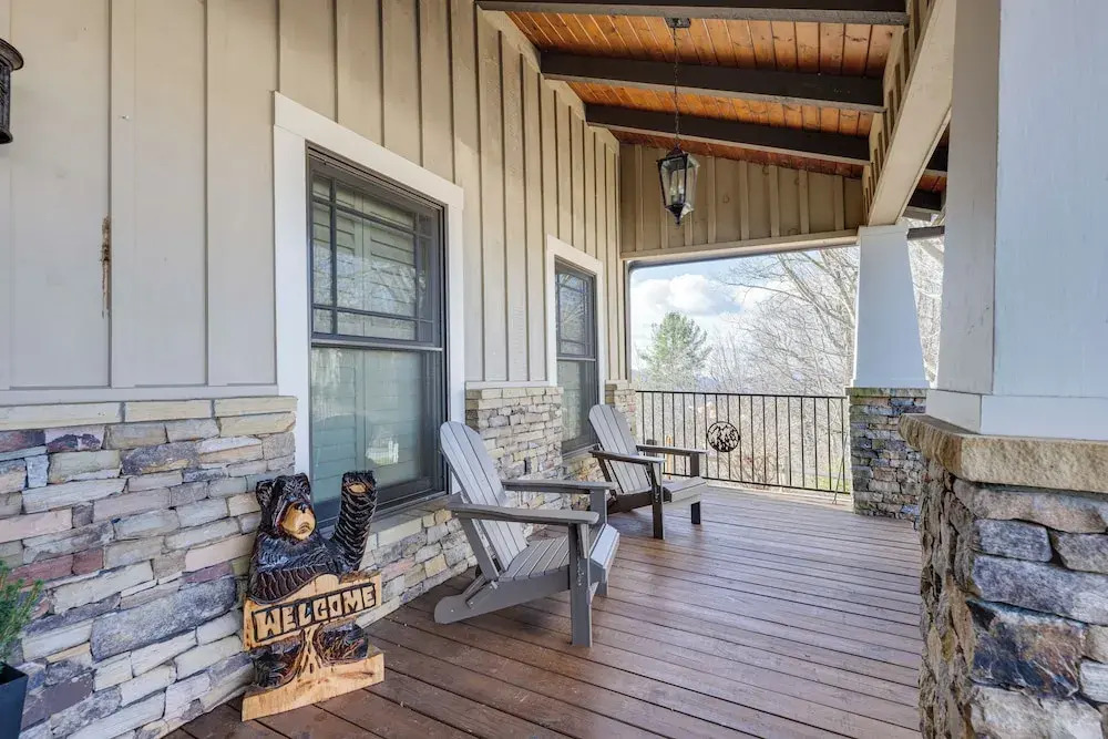 Mountain-view Georgia Cabin w/ 2 Decks