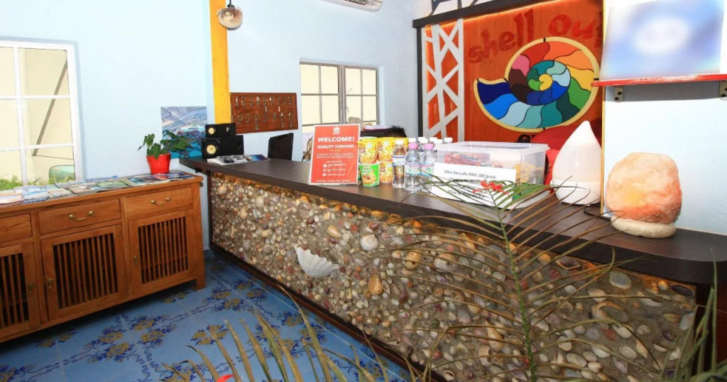 Tomato Hotel