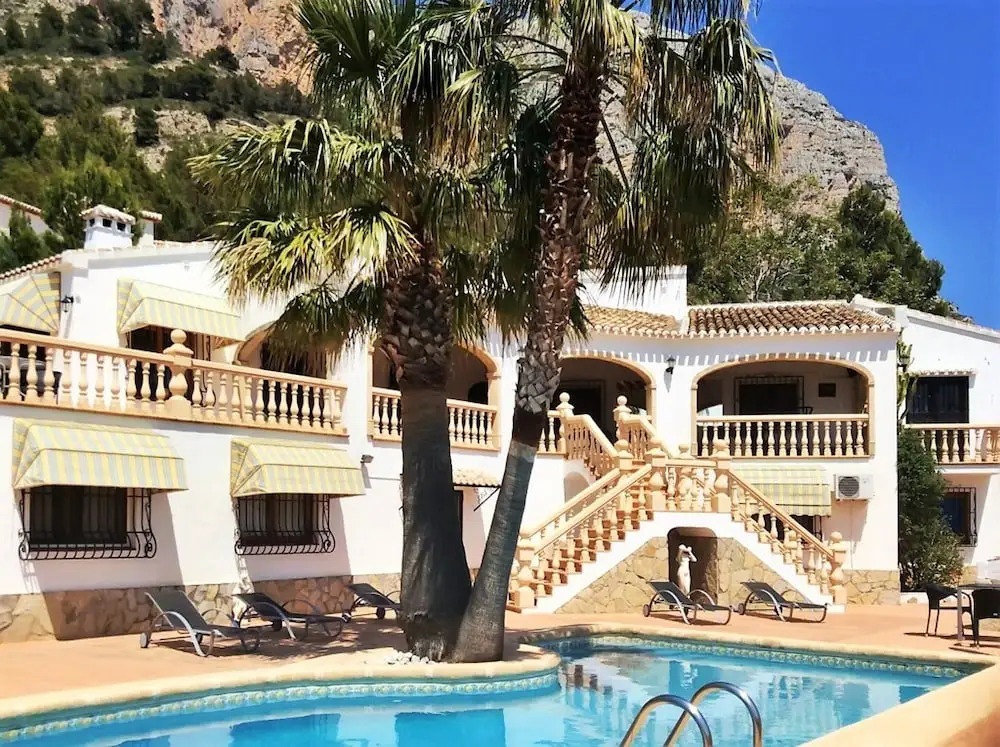 Villa With 5 Bedrooms in Jávea, With Wonderful Mountain View, Private