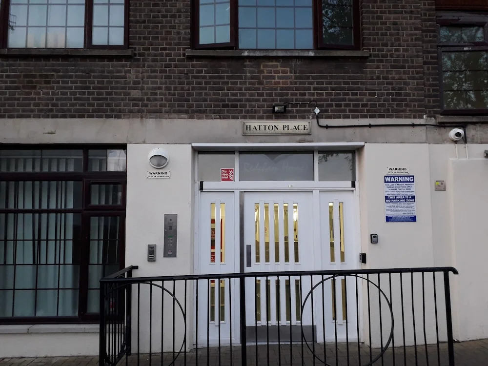 Luxury and Stylish 2 bedroom Apartment with en-suite