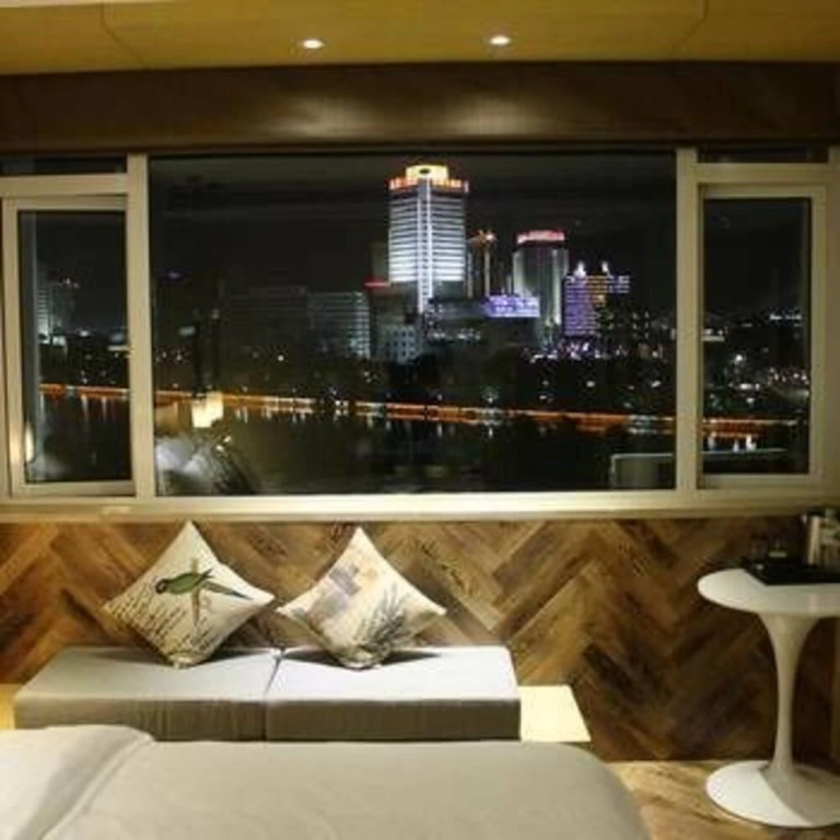 Boning Hotel