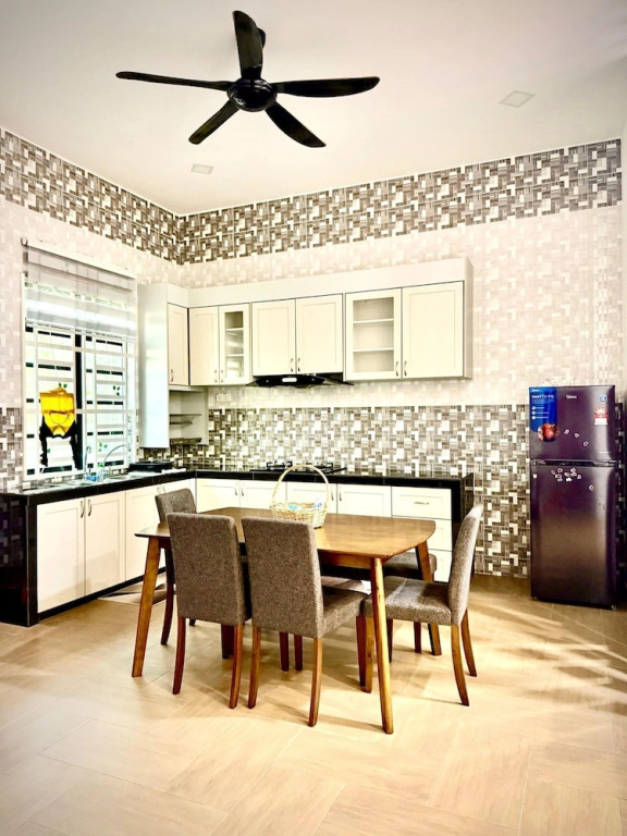 Homestay Selesa KBK Guesthouse