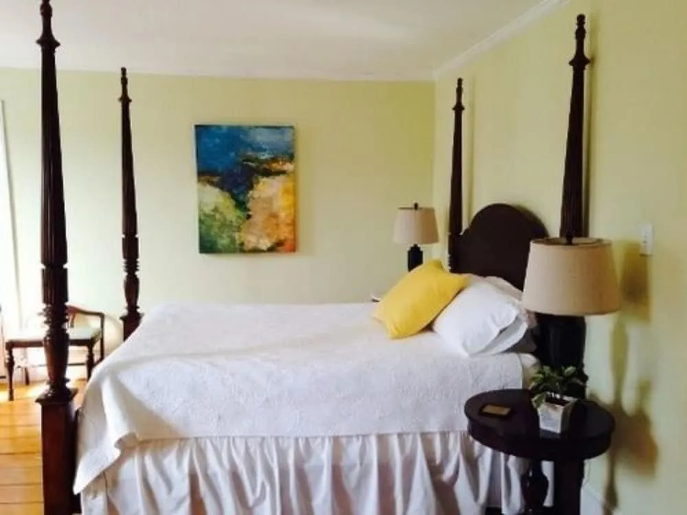Eddington House Inn - Bed And Breakfast - Adults Only