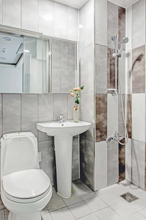 D Seven Suites