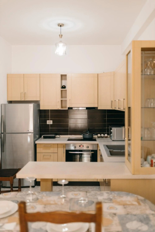 Rs place 1-bedroom apartment with free parking