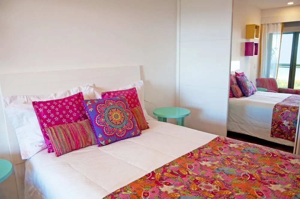 Golden Oasis Living in Rio