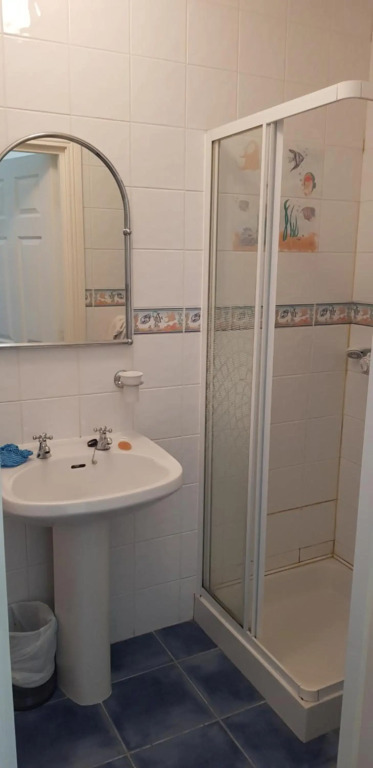 Beautiful 3 Bed Apartment with Balcony Sea View