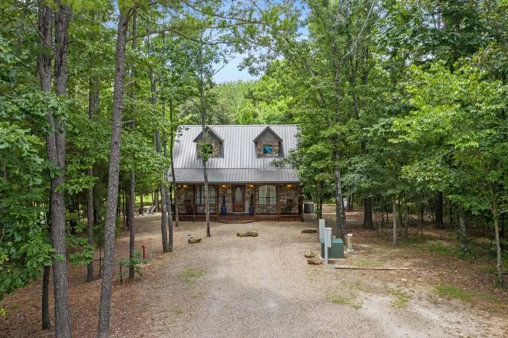 Squatch Watch Lodge 1 Bedroom Cabin