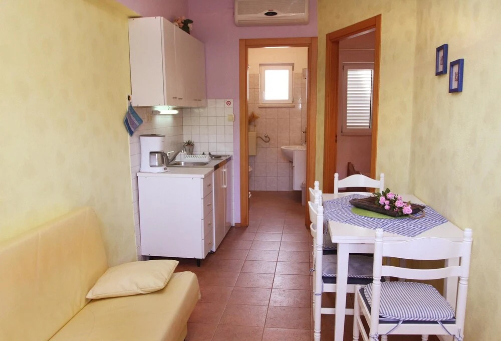 Apartment With 2 Bedrooms in Okrug Gornji, With Enclosed Garden and Wi