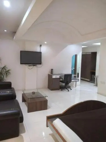Capital O 82556 Hotel Pride