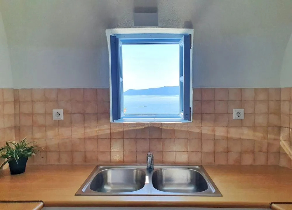 Karpimo Scenery - Caldera Sunset View - Private Hot Tub - Firostefani