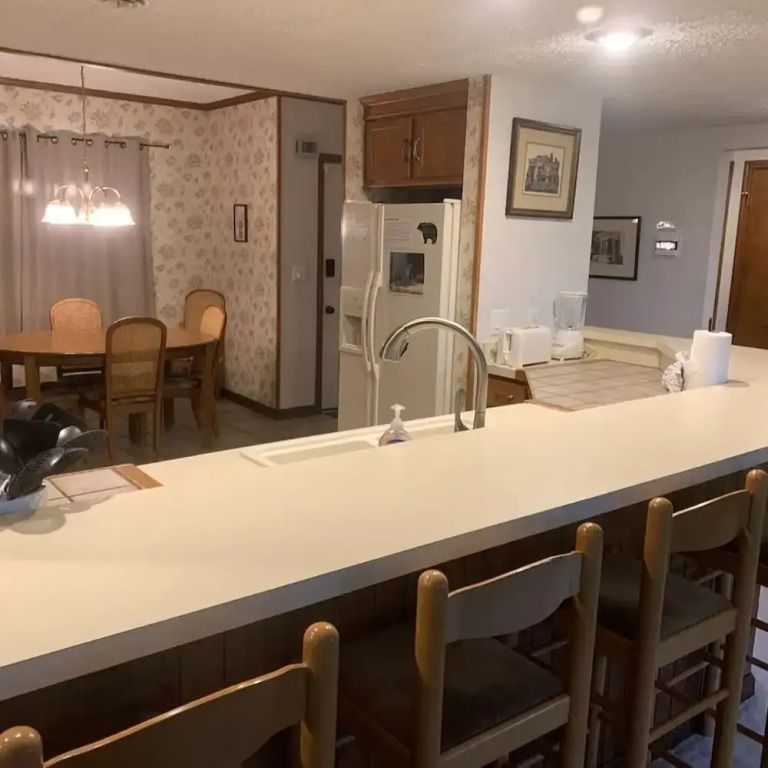 5 Star 3 bd 3ba Serenity Views w Pool Fireplace