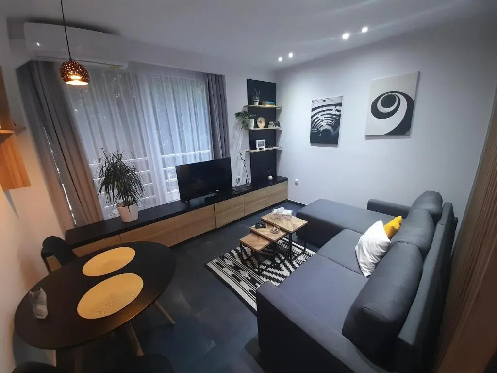 Tsimiski Contemporary Studio 2