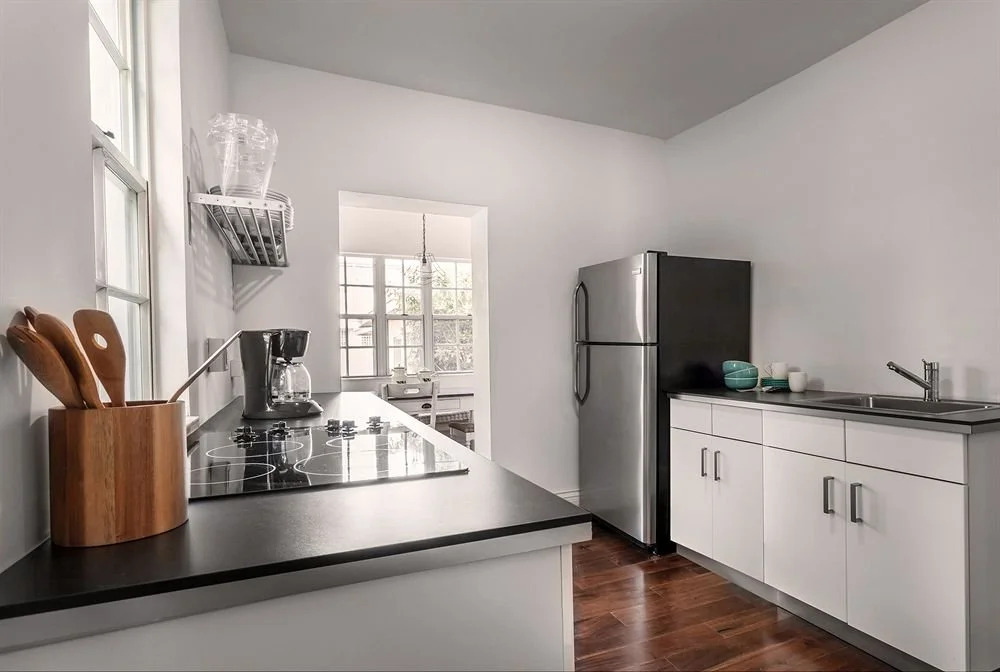 927 Jefferson Suites