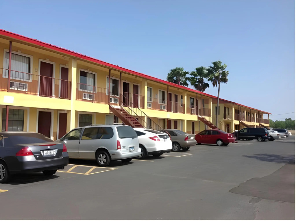 Deluxe Inn Airport