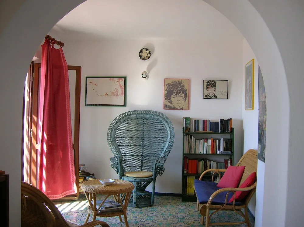 Casa dels Misteris a terrace on sea