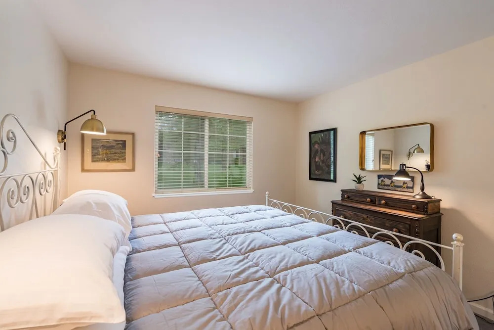 S 1425 2 Bedroom Condo by RedAwning