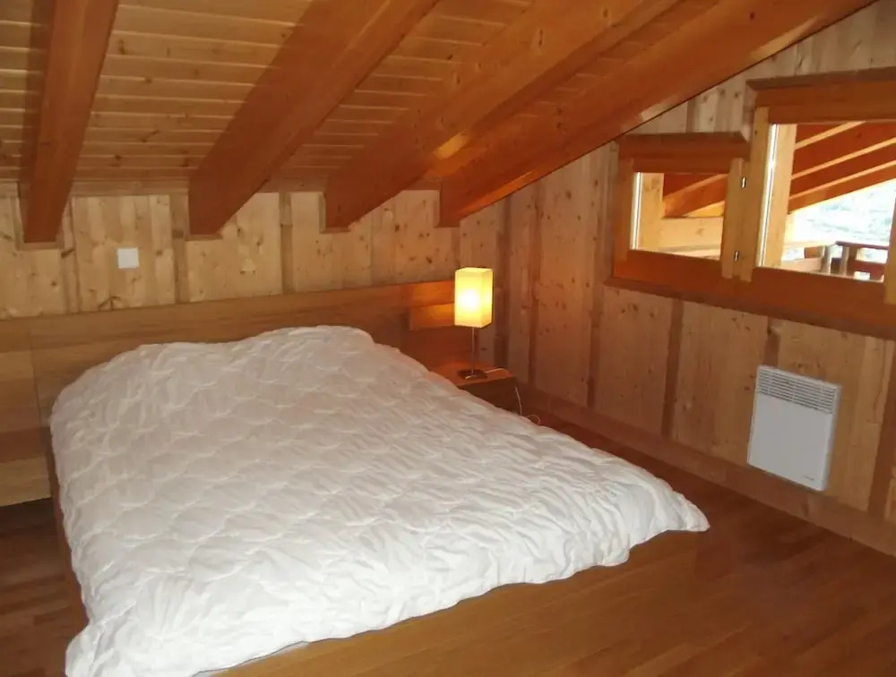 Spacious Chalet Amidst Mountains