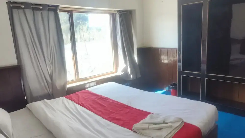 Singh Saab Rooms & Cafe