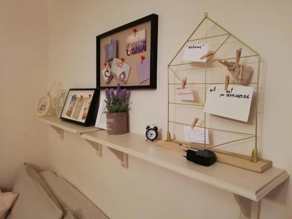 Lux House next to the Airport of Athens. Transport 24h