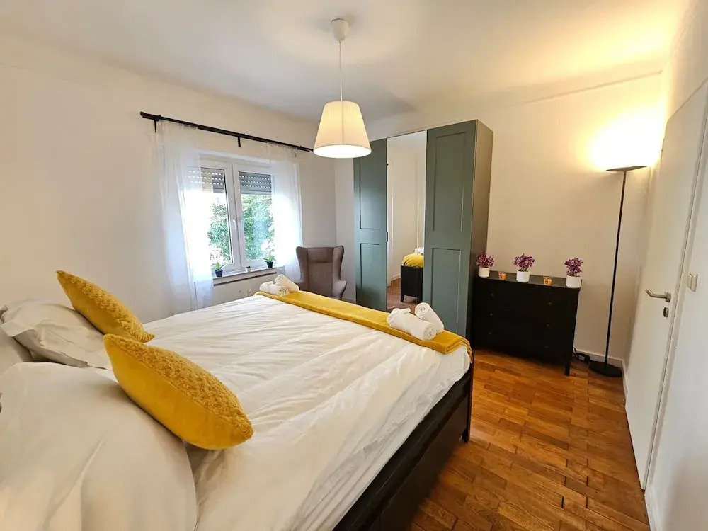 Ideal city stay 1BR near train station