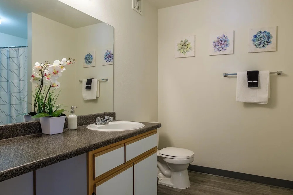 Eastside 1 & 2 BR Apts with balcony by Frontdesk