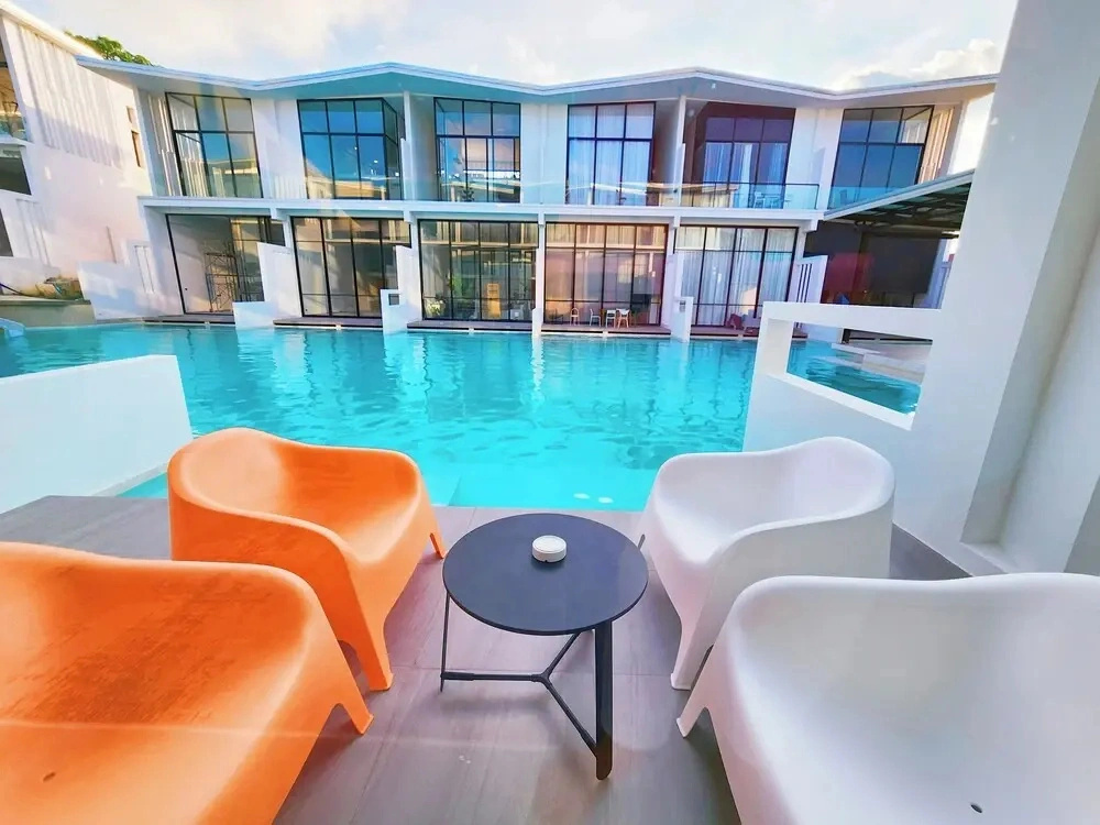 Pool Access Massive Townhouse
