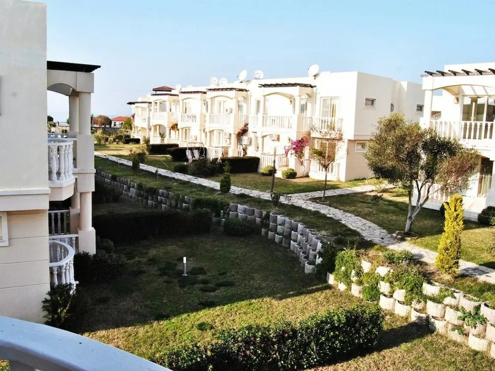 Apartment 1 Bedroom Lake View 1 by Likya Global