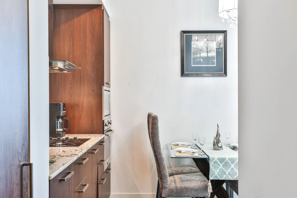 Exquisite 55th Floor 2 Bed 2 Bath Parking