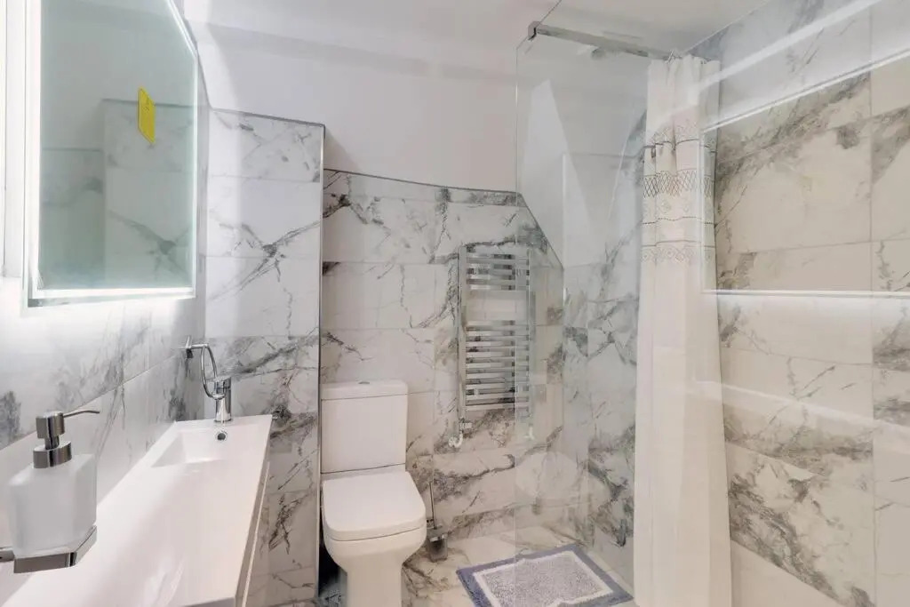 Master accommodation suite 7 sea view