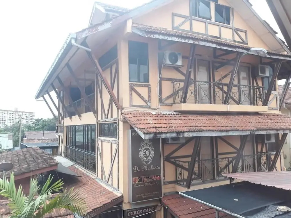 Le Chateau de Puah HomeStay