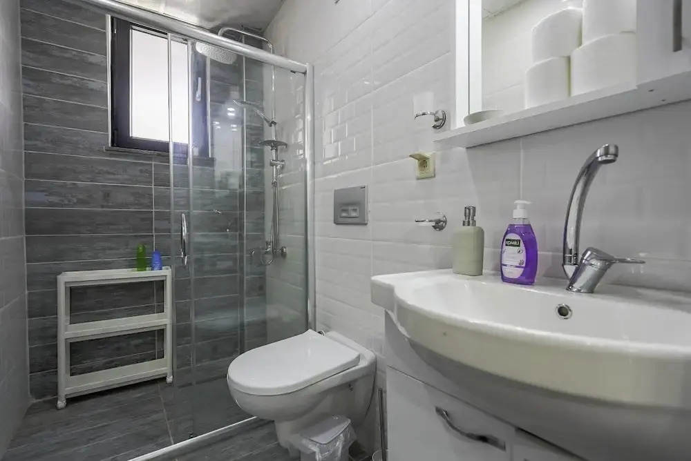 Flat w Shared Pool and Balcony 8 min to Beach