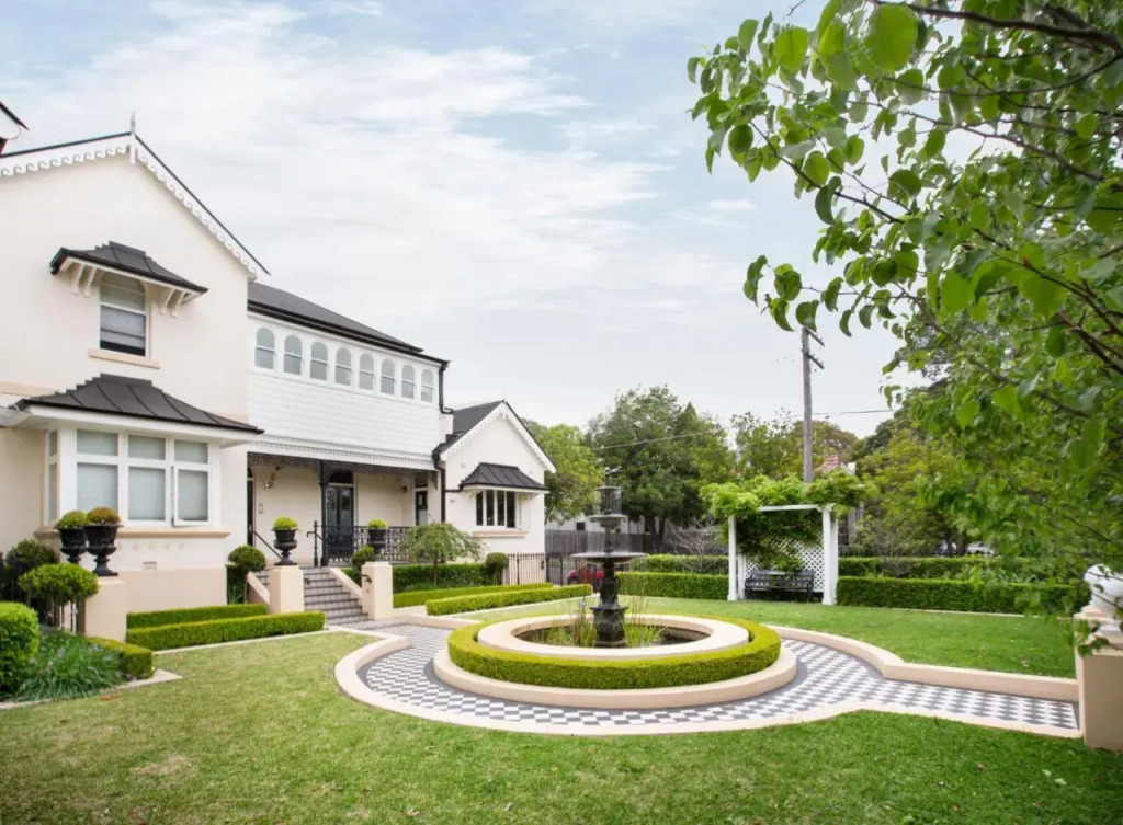 Designer Studio in Grand Manor 20 Min from Sydney