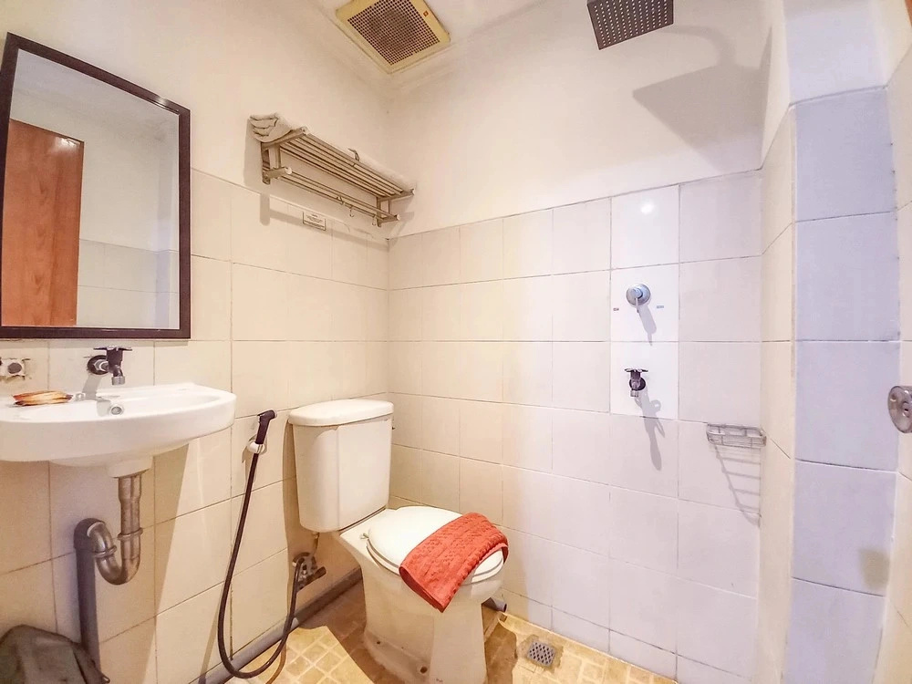 D Hans Hotel Syariah RedPartner near Wisata Religi Sunan Ampel Surabaya
