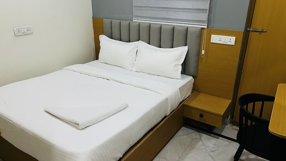 Hotel V CHECK INN