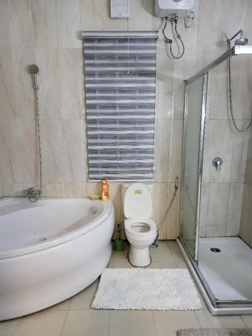 Serviced 3 Bedroom Rental with Pool and Gym