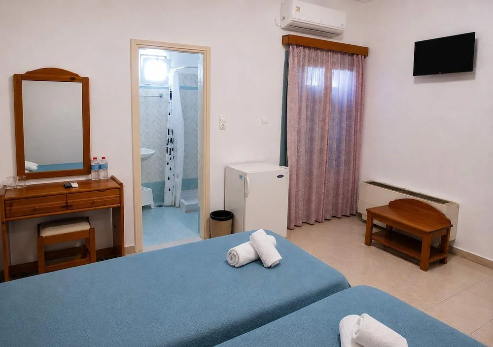 Hotel Elena - Cozy Seaside Balcony Suite in Skyros