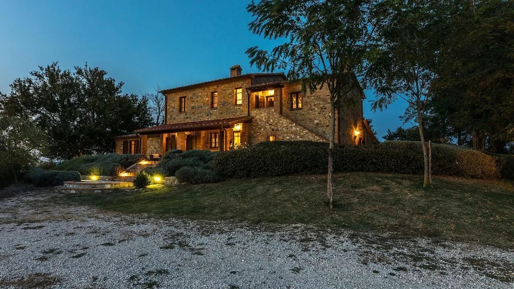 PODERE DI SALCI 10, Emma Villas
