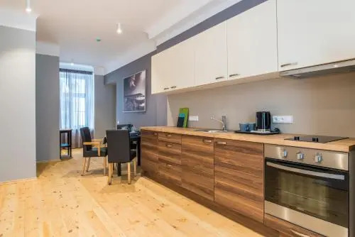 Colonel Suites & Apartments
