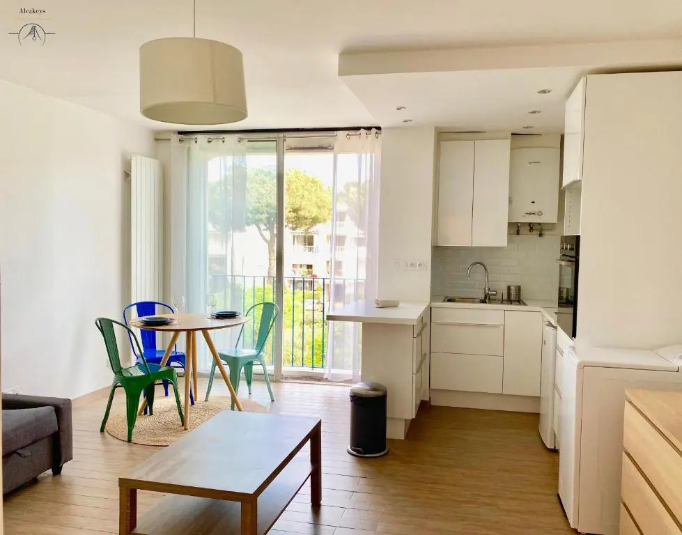 LE FLOW - Studio Quartier Ponant - accès WIFI, 15 min des plages à pieds