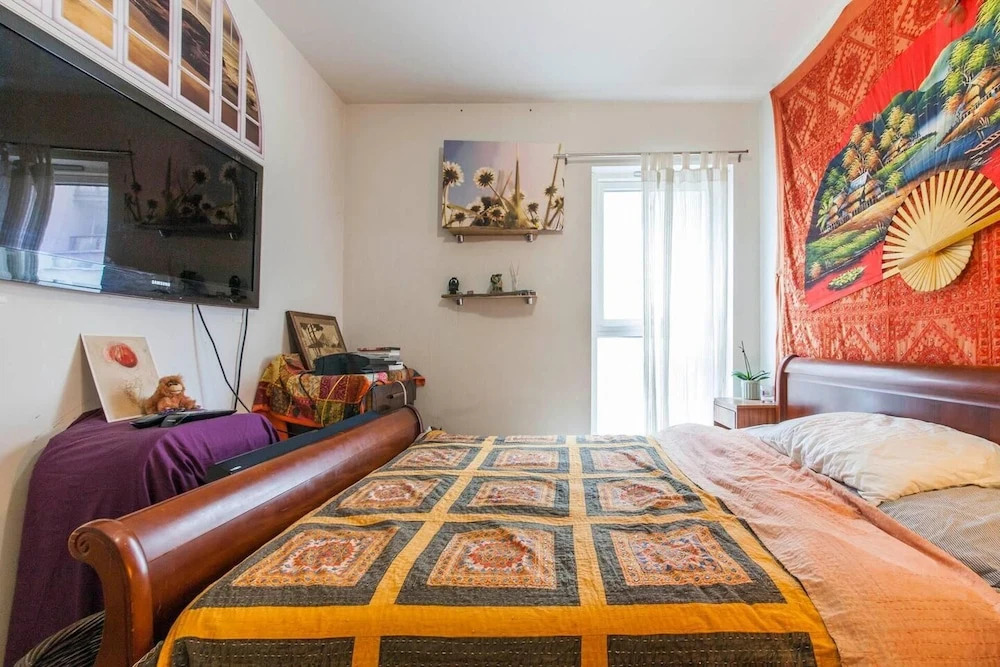 Amazing Riverside Boheme Home in SW London!