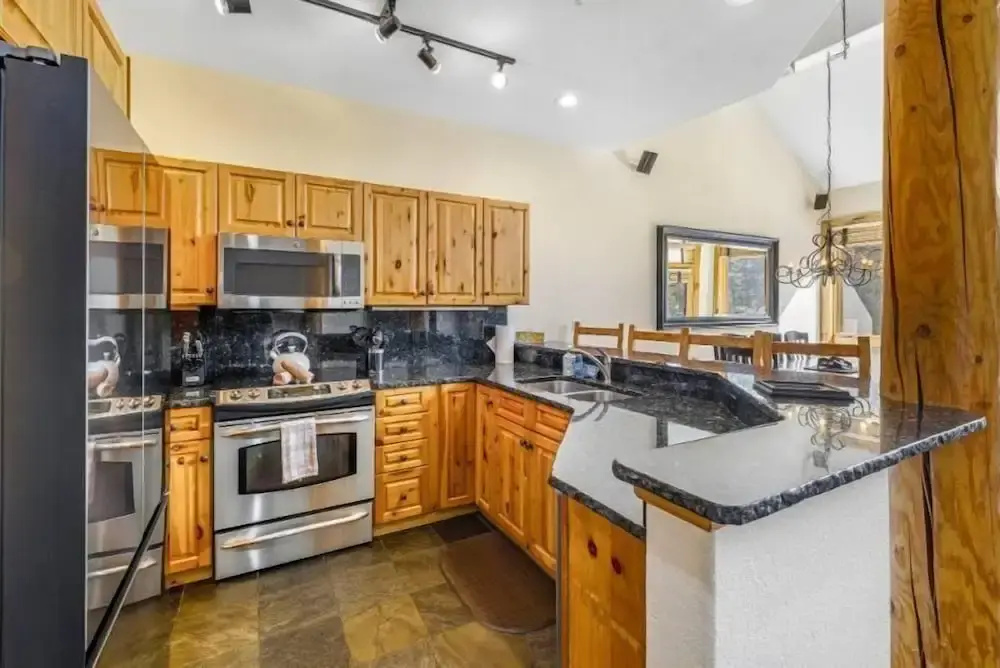 Beautiful 4 Bedroom Townhome Near Snowflake Lift in Breckenridge
