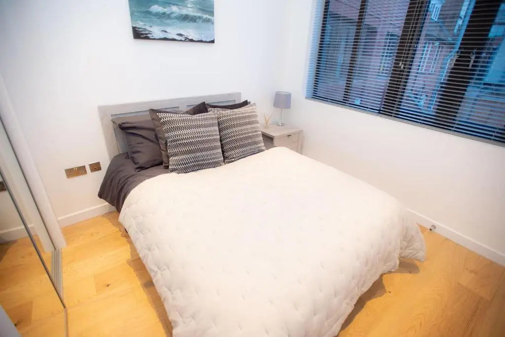 Stylish and Clean 1 Bed Apartment Maidenhead Town center