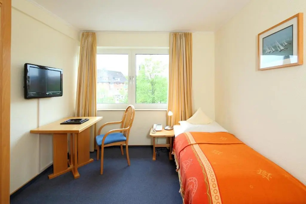 Hotel Am Segelhafen & Free Parking