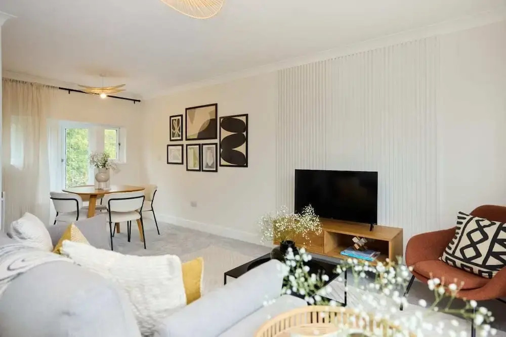 The Isleworth Place - Stunning 1bdr Flat With Balcony