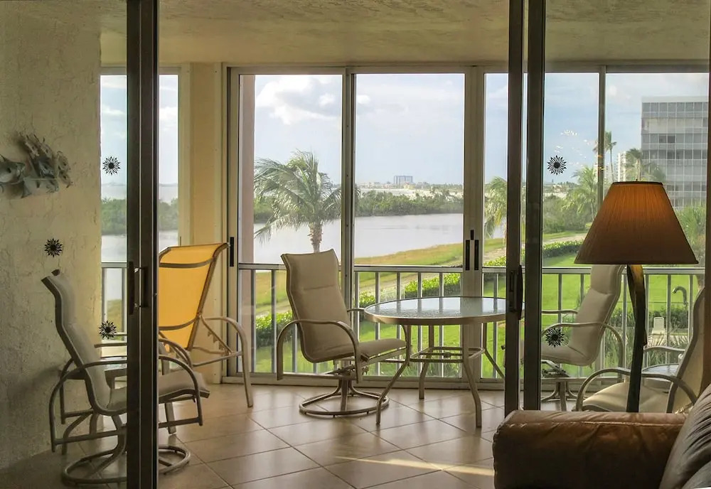 Creciente 313N by RedAwning