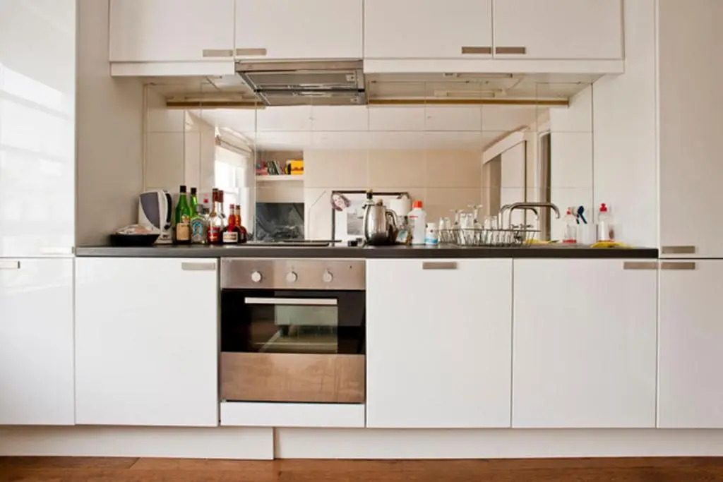 Modernised Apartments 1 and 2 Bedrooms Option Terrace and Balcony High Street