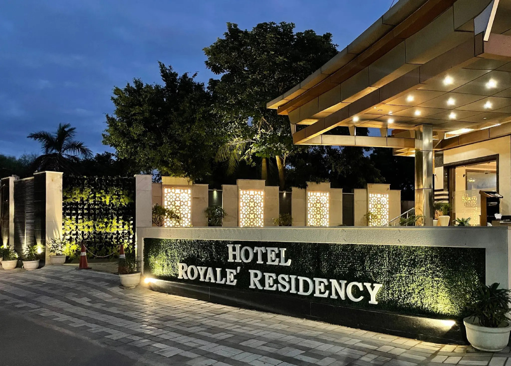 Royale Sarovar Portico Agra
